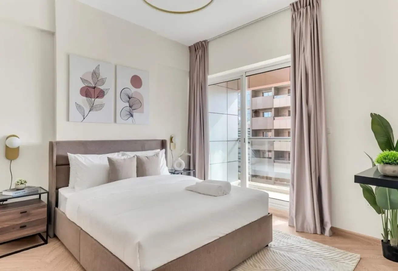 Furnished 2 Bedroom I Near Metro I Bill Included