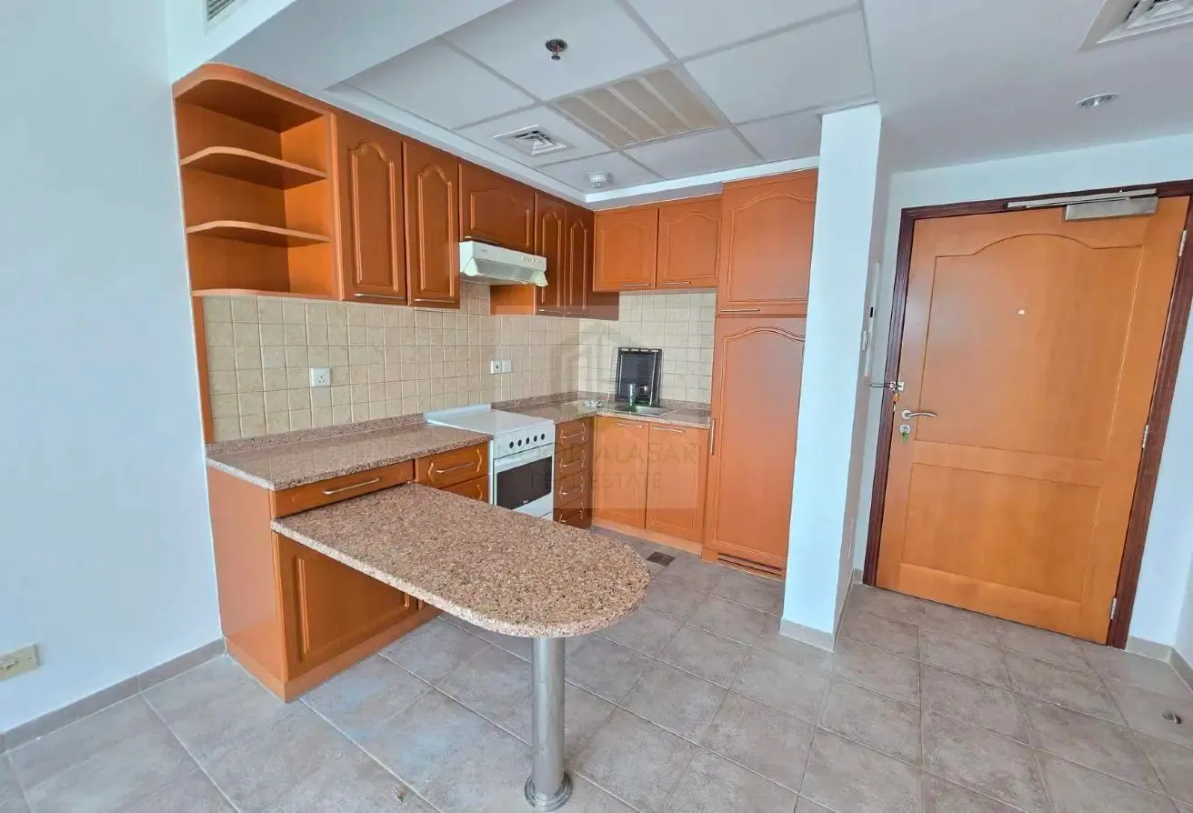 PRIME LOCATION BHEIND METRO  1BR WITH DEWA CHILLER