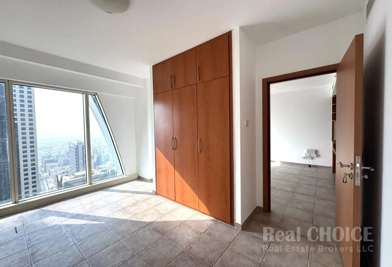 Cozy Apartment | Near To Metro | Utilities Free