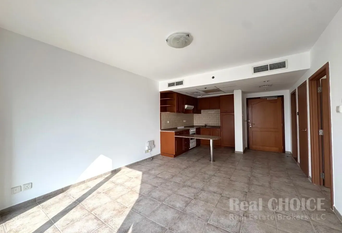 Cozy Apartment | Near To Metro | Utilities Free