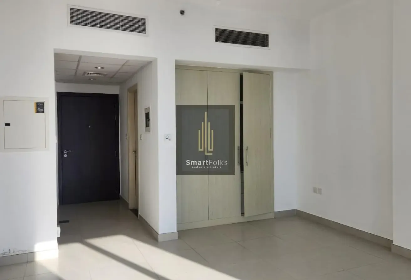 Studio Apartment | Balcony | Community View