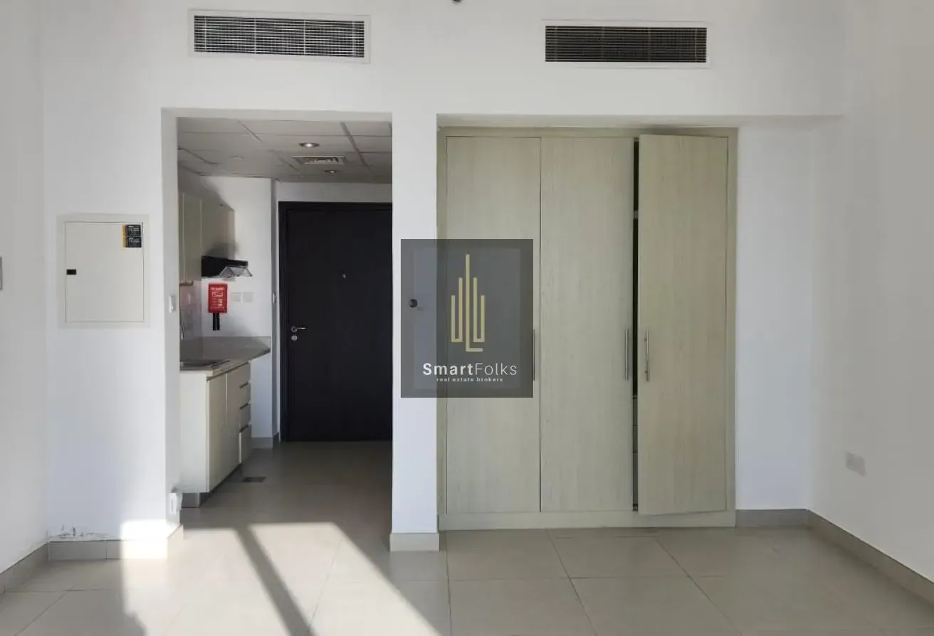 Studio Apartment | Balcony | Community View