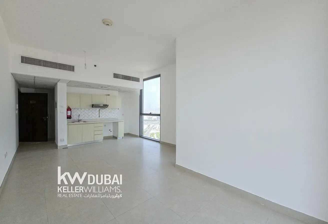 VACANT | HIGH FLOOR | PRIME LOCATION