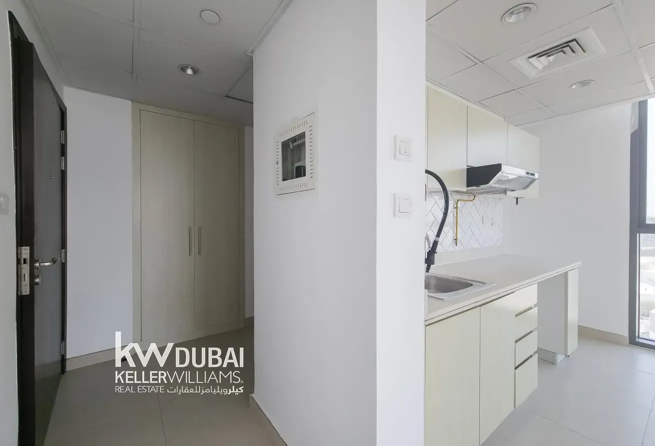VACANT | HIGH FLOOR | PRIME LOCATION