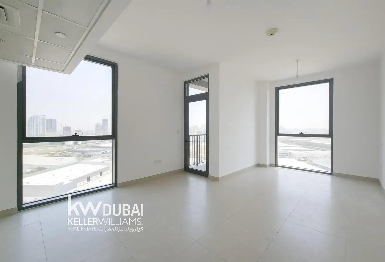 VACANT | HIGH FLOOR | PRIME LOCATION