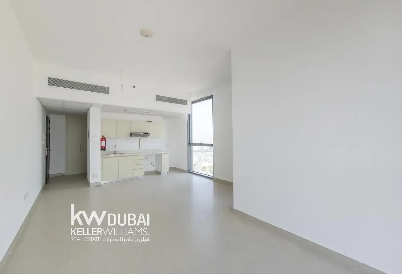 VACANT | HIGH FLOOR | PRIME LOCATION
