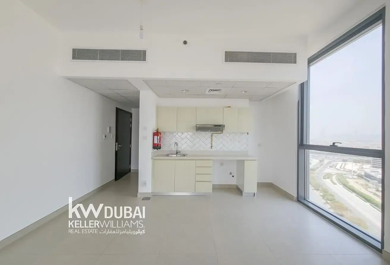 VACANT | HIGH FLOOR | PRIME LOCATION