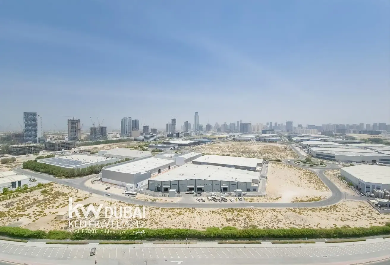 VACANT | HIGH FLOOR | PRIME LOCATION