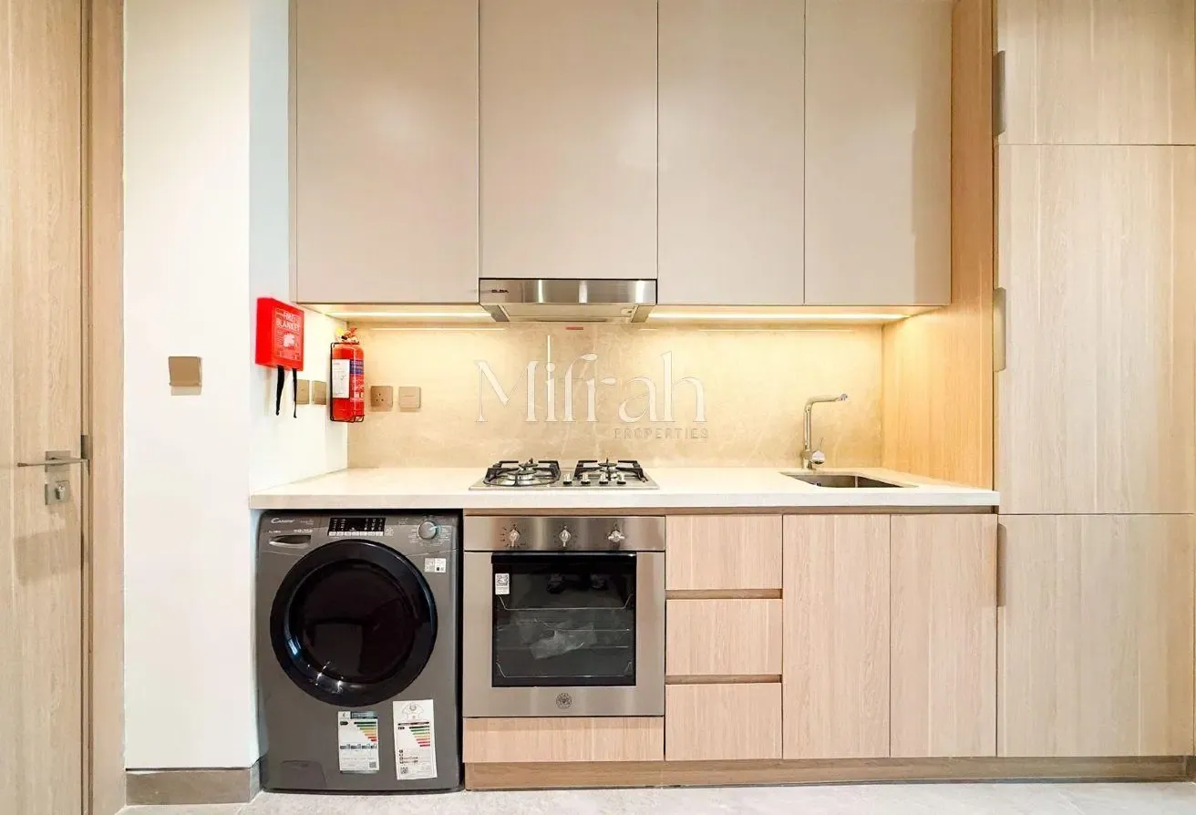 Spacious Studio | Vacant | Semi-furnished