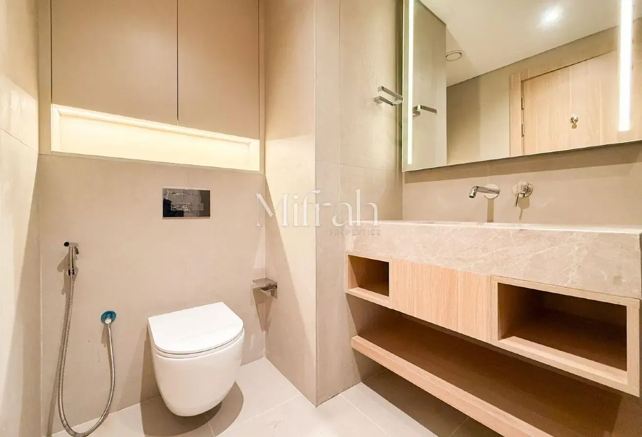 Spacious Studio | Vacant | Semi-furnished
