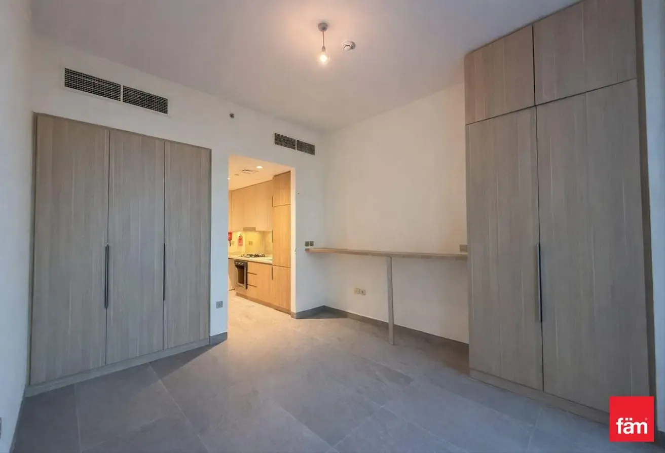 Gulf View | Spacious | Vacant | 4 Cheques