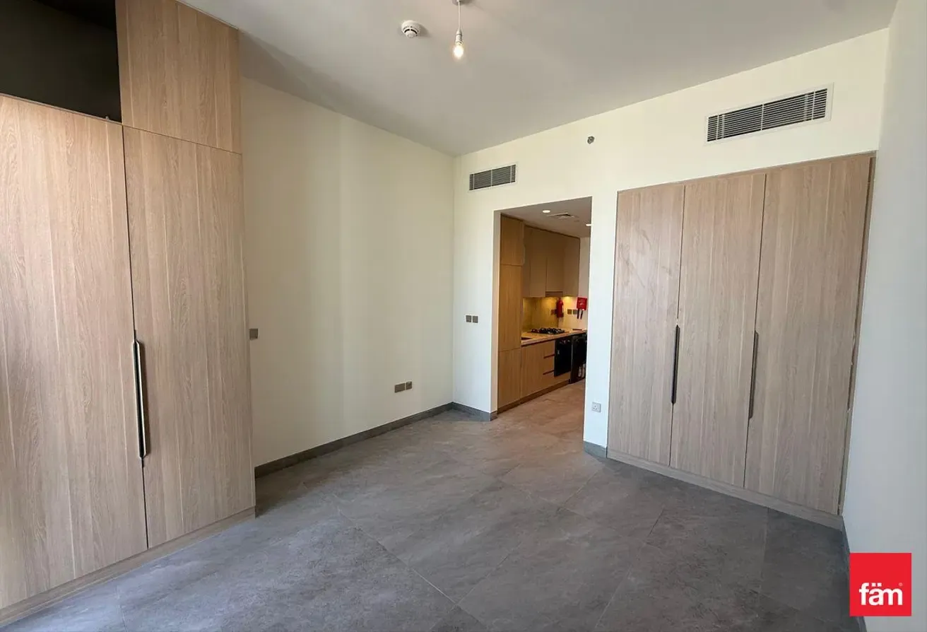 Gulf View | Spacious | Vacant | 4 Cheques