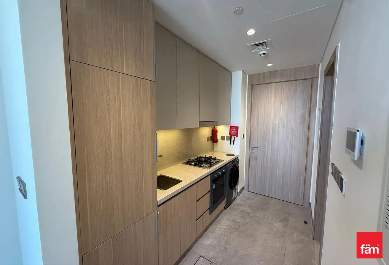 Gulf View | Spacious | Vacant | 4 Cheques