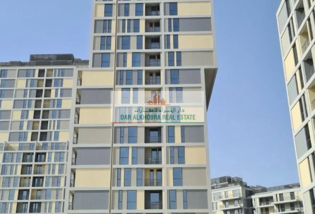 Street-Facing Studio | Dania 2 | Best Price