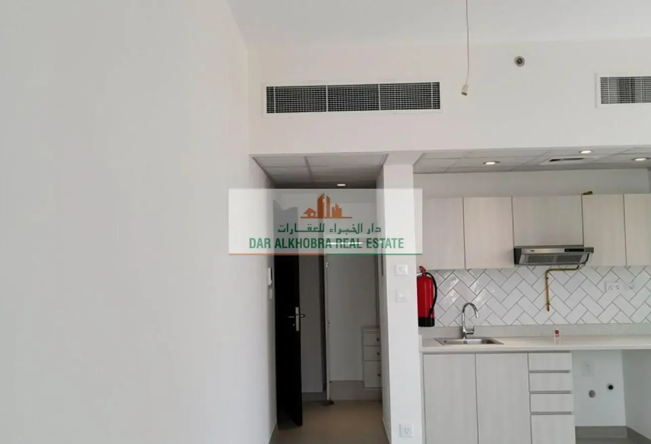Street-Facing Studio | Dania 2 | Best Price
