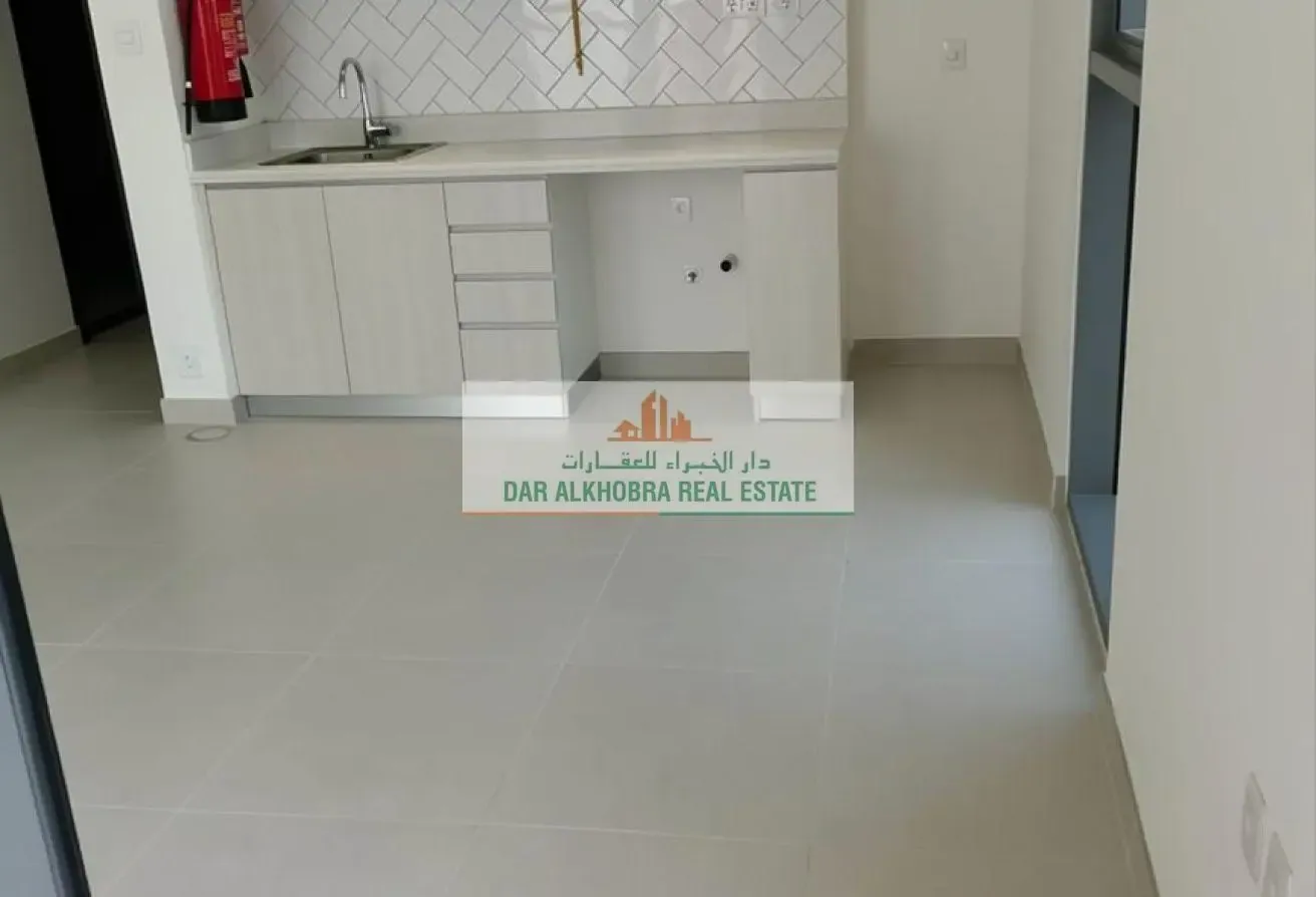 Street-Facing Studio | Dania 2 | Best Price