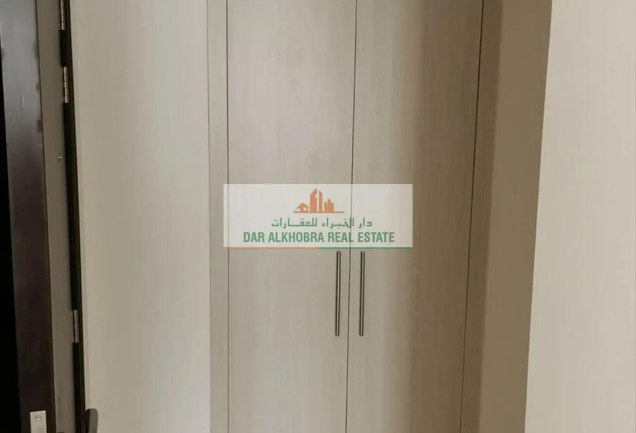 Street-Facing Studio | Dania 2 | Best Price