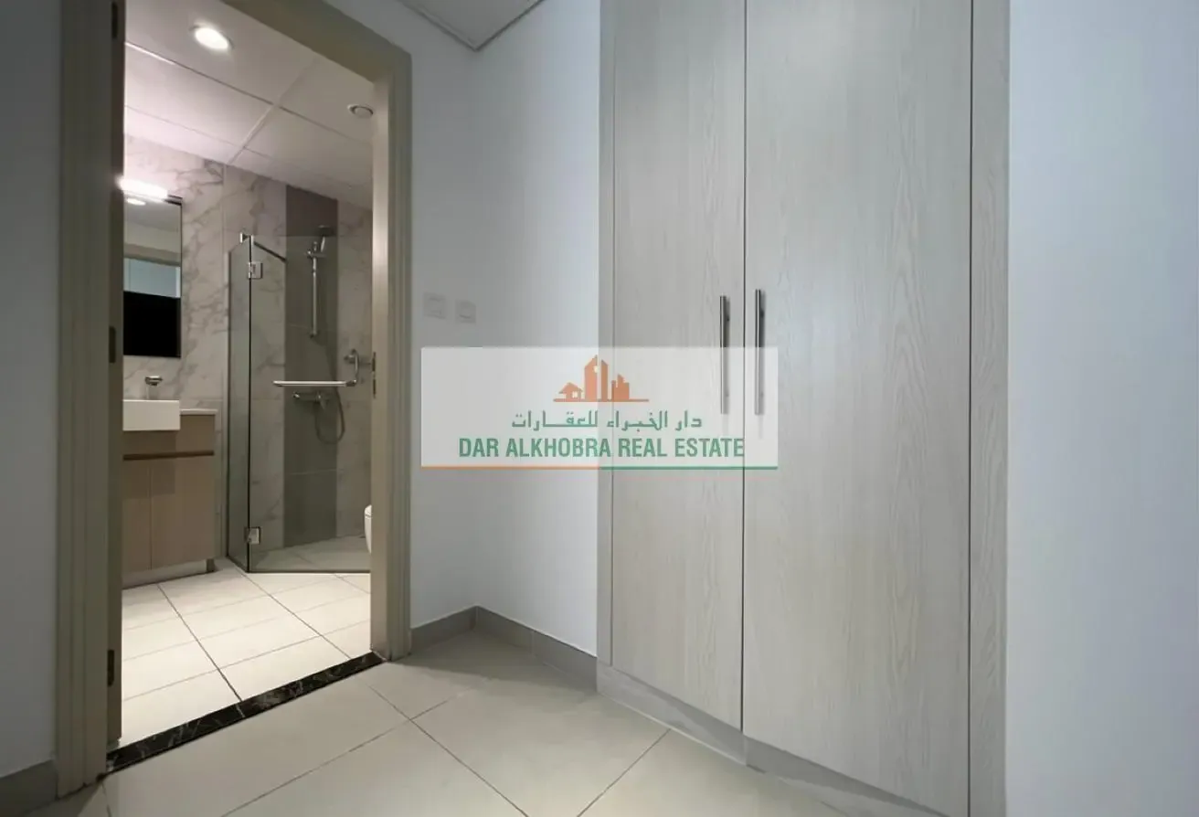 Street-Facing Studio | Dania 2 | Best Price