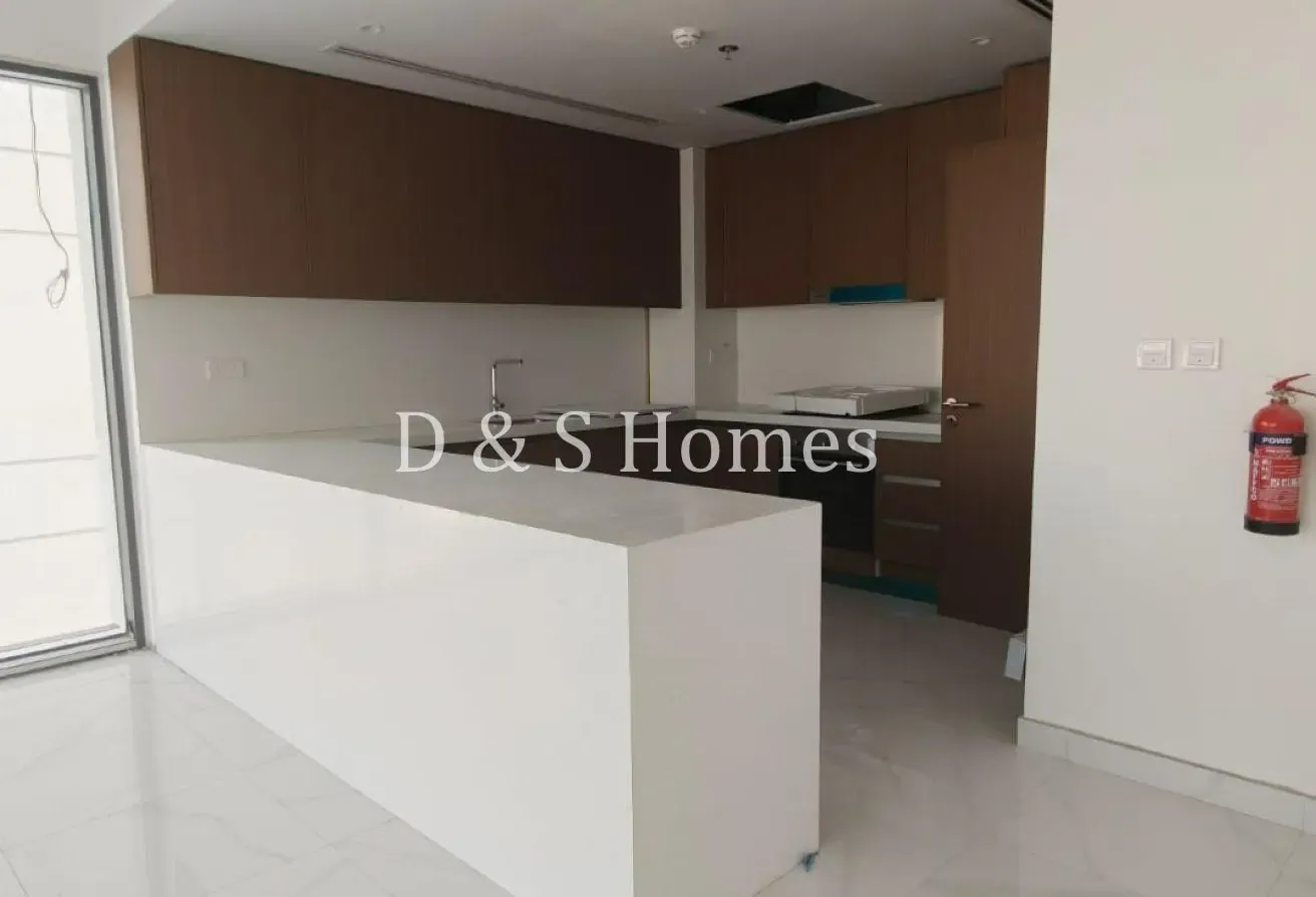 Large corner apartment | Next to the Metro