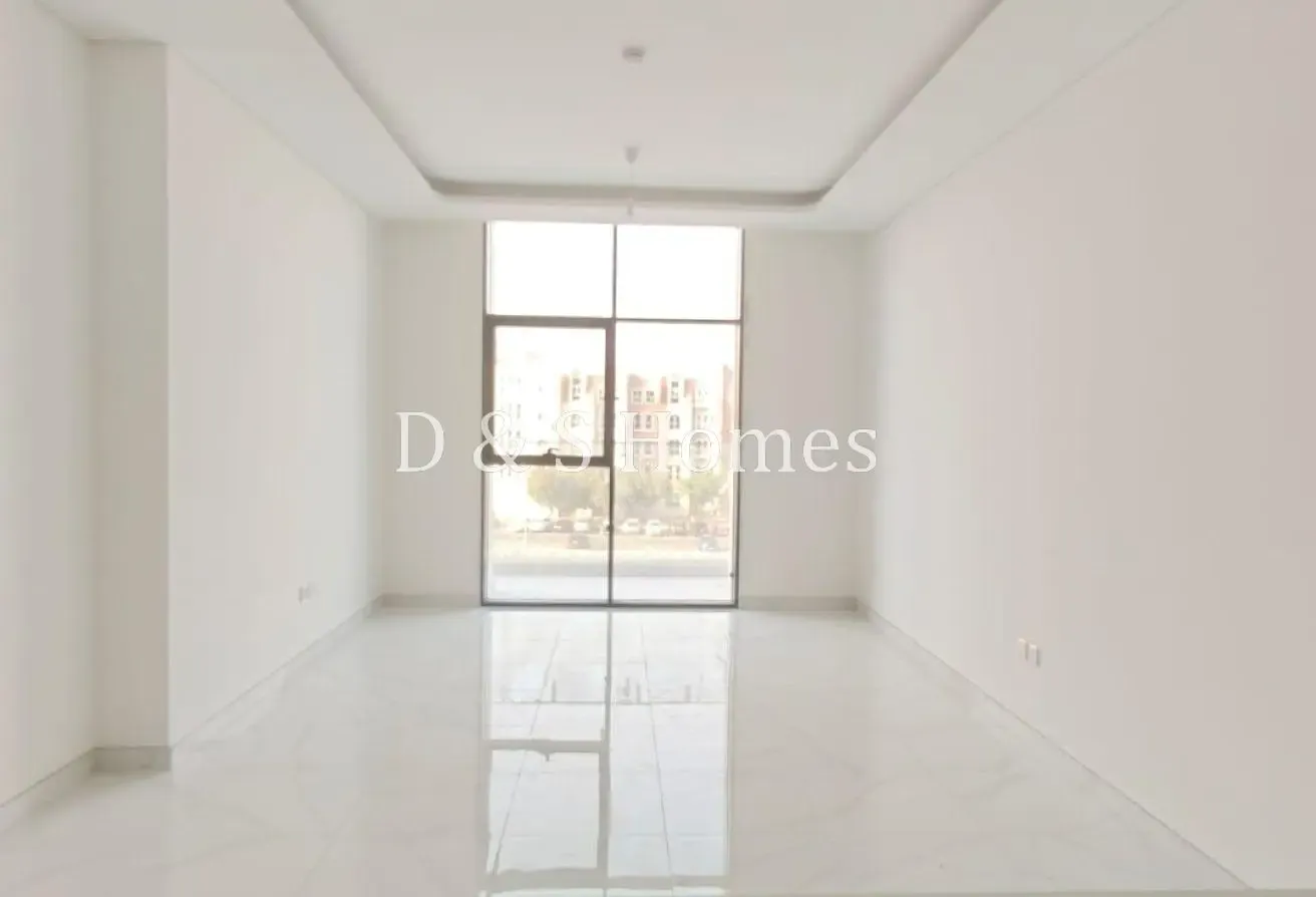 Large corner apartment | Next to the Metro
