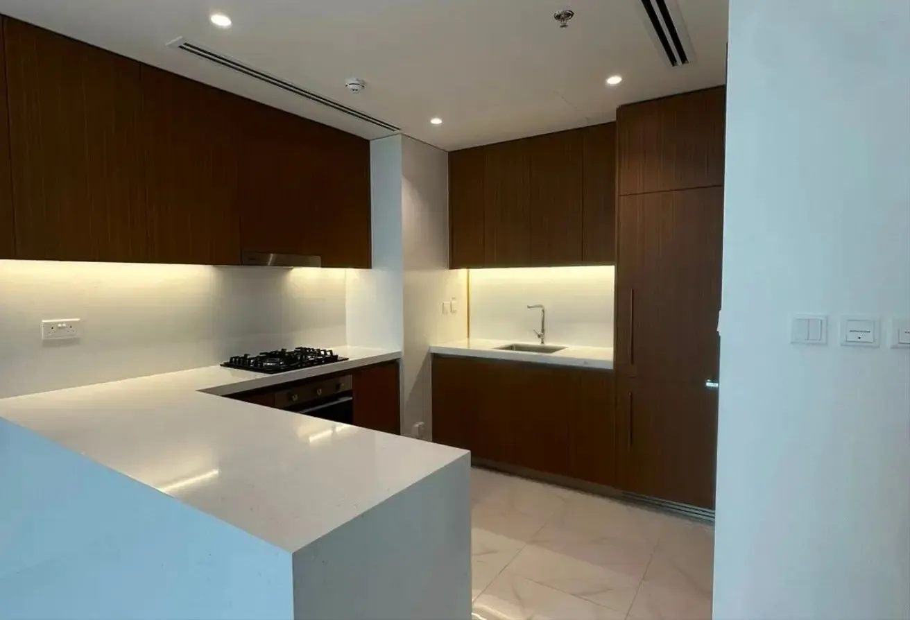 HIGH FLOOR UNOBSTRUCTED VIEW/ NEAR METRO/ VACANT