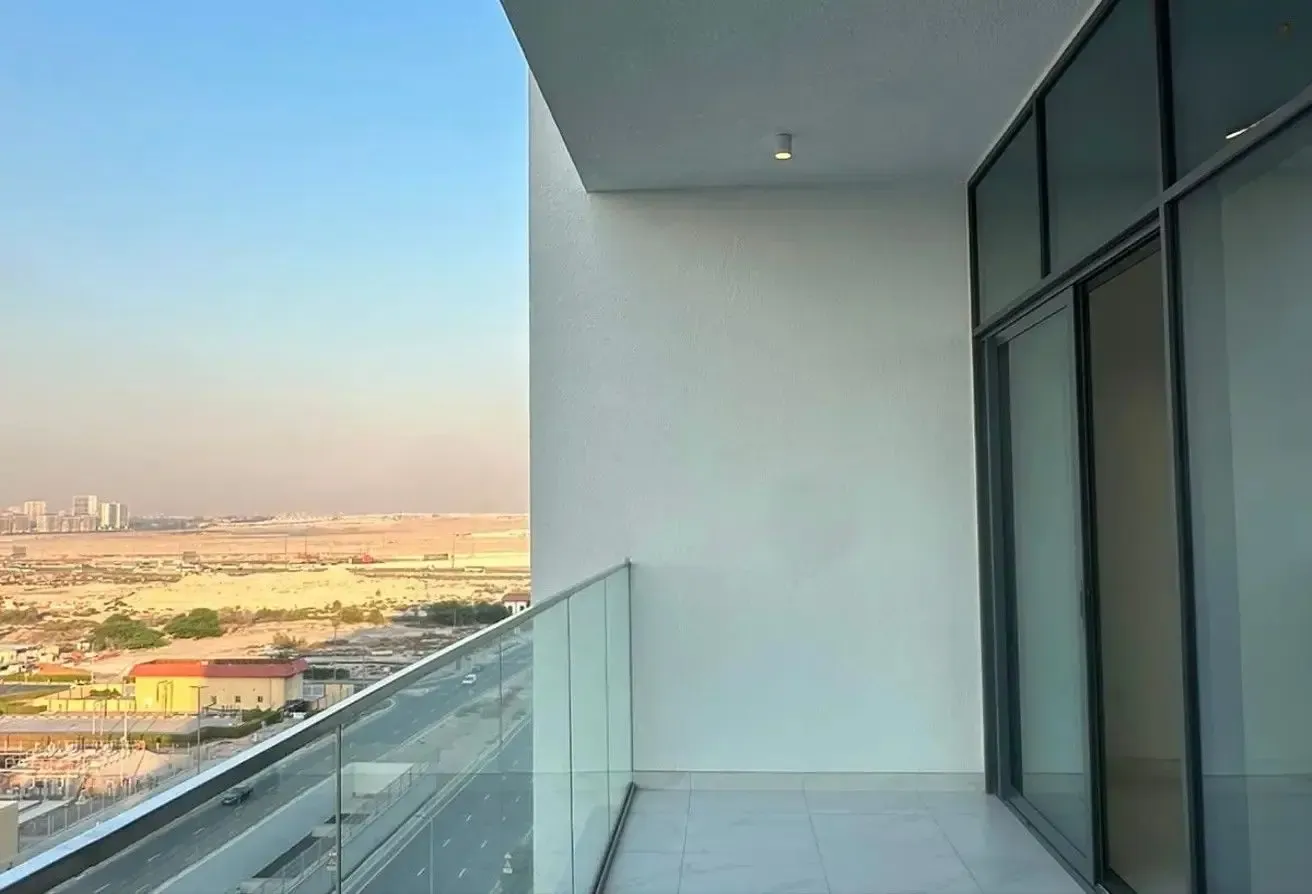 HIGH FLOOR UNOBSTRUCTED VIEW/ NEAR METRO/ VACANT