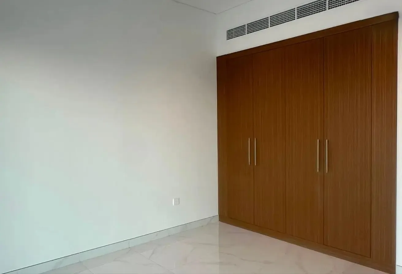 HIGH FLOOR UNOBSTRUCTED VIEW/ NEAR METRO/ VACANT