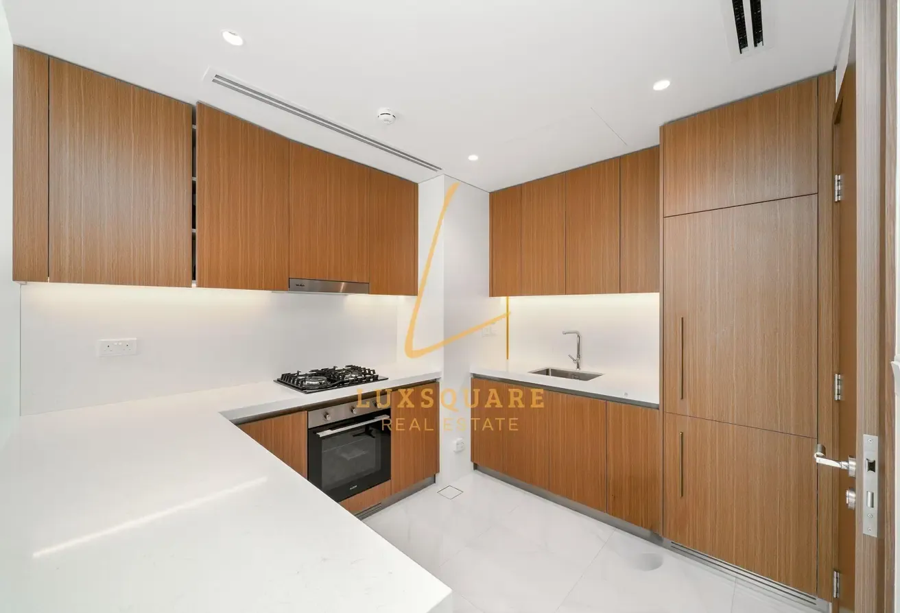 Ready To Move | Fully Fitted Kitchen | Midfloor