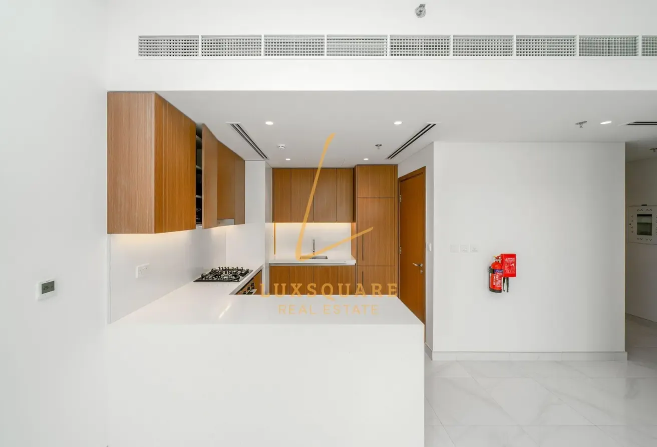 Ready To Move | Fully Fitted Kitchen | Midfloor