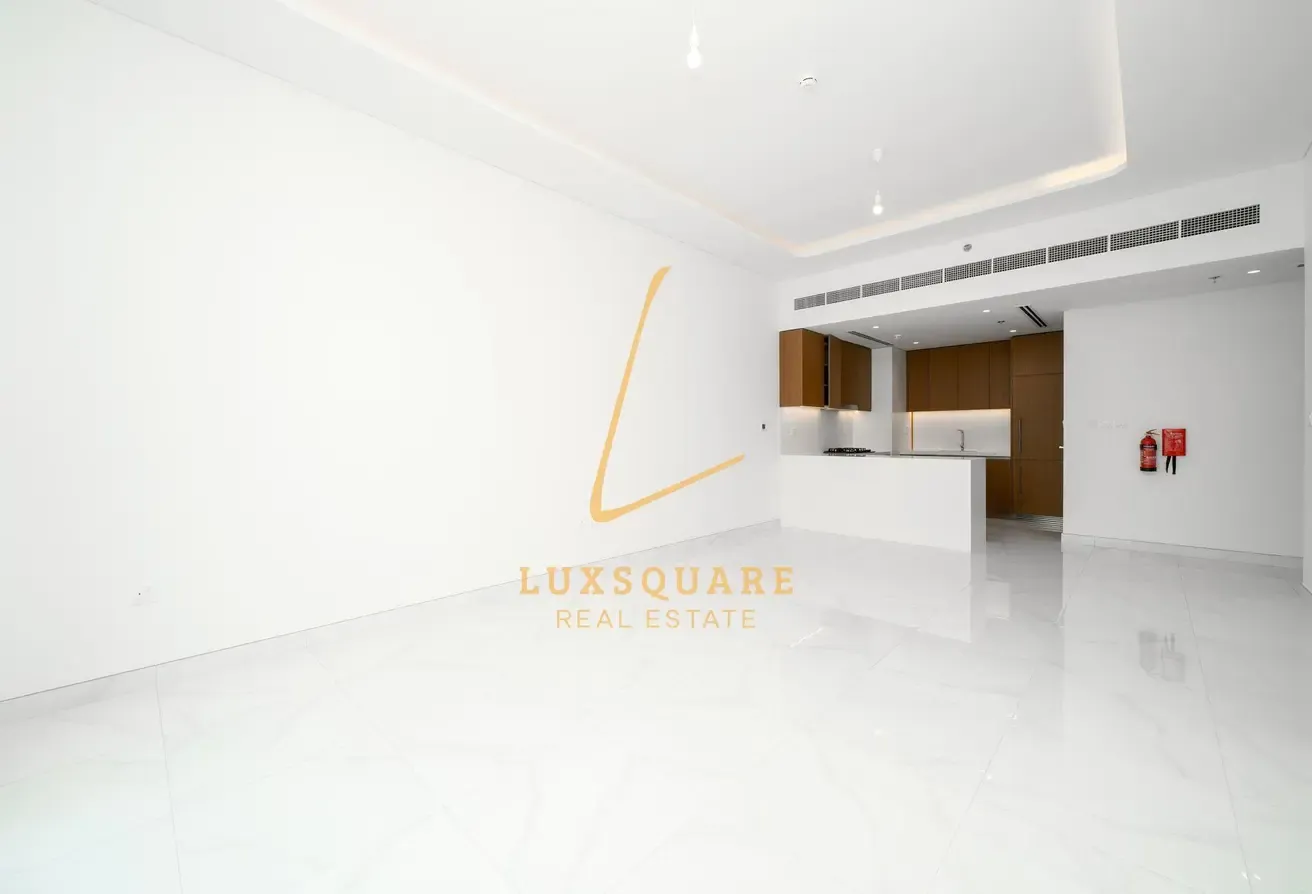 Ready To Move | Fully Fitted Kitchen | Midfloor