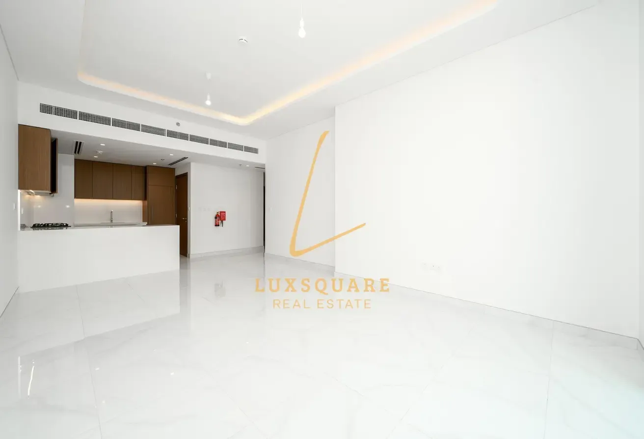 Ready To Move | Fully Fitted Kitchen | Midfloor