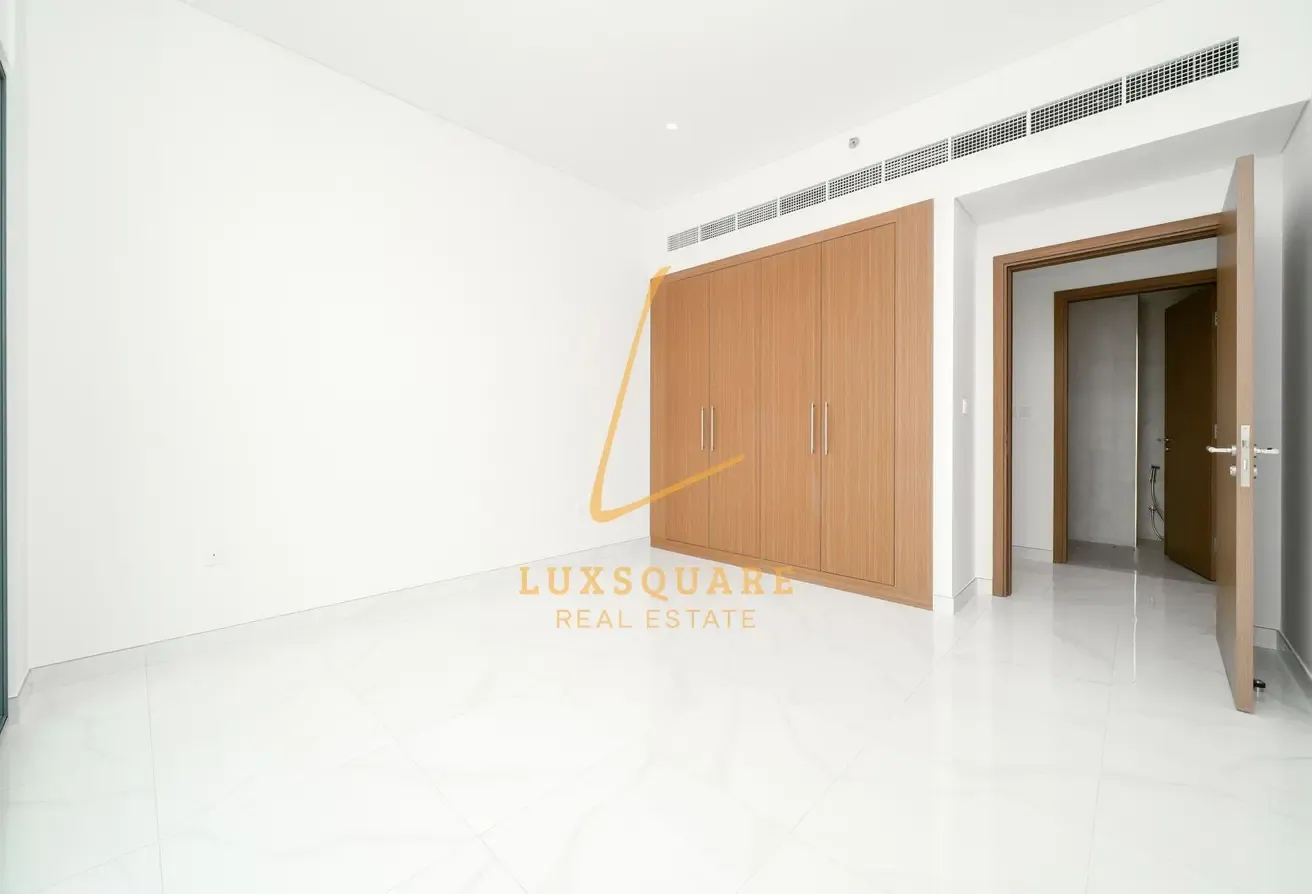 Ready To Move | Fully Fitted Kitchen | Midfloor