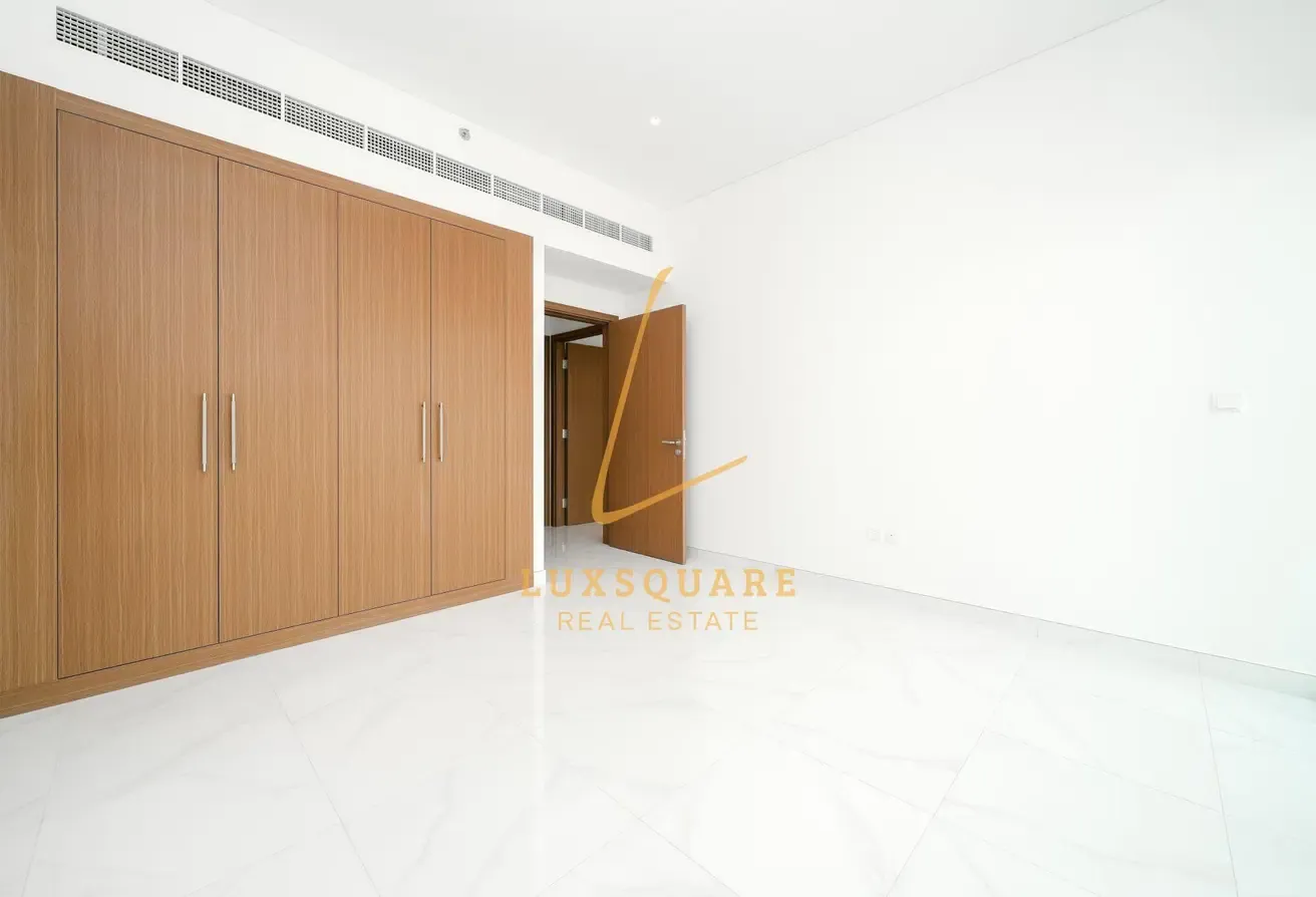 Ready To Move | Fully Fitted Kitchen | Midfloor