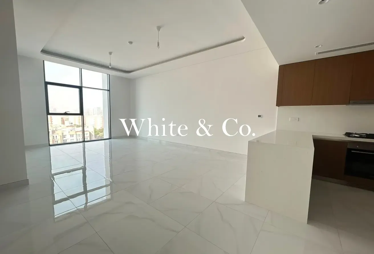 Open View | High Floor | Close to Metro