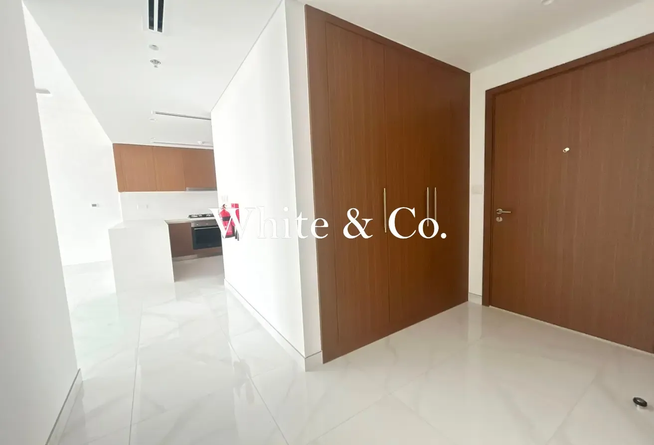 Open View | High Floor | Close to Metro