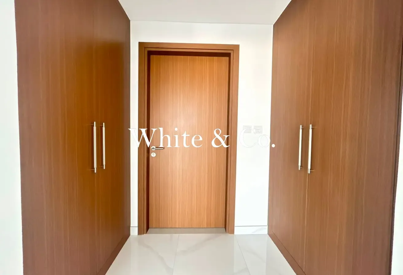 Open View | High Floor | Close to Metro