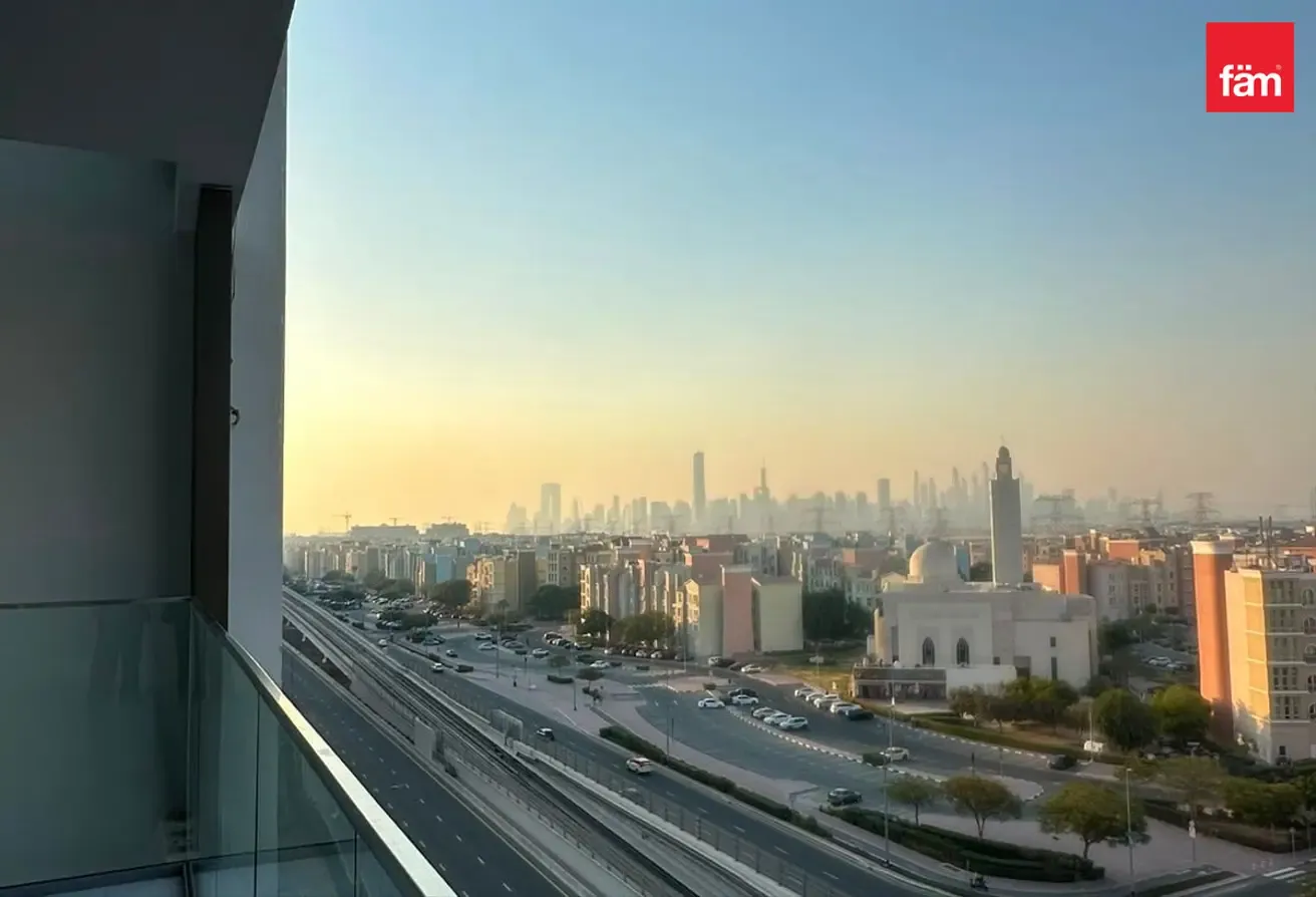 Open View I Near Metro I Ready To Move