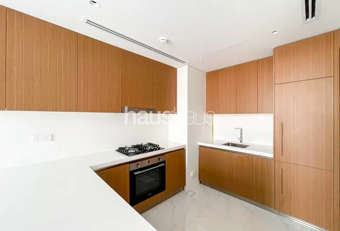Brand new | Close to metro | Skyline view