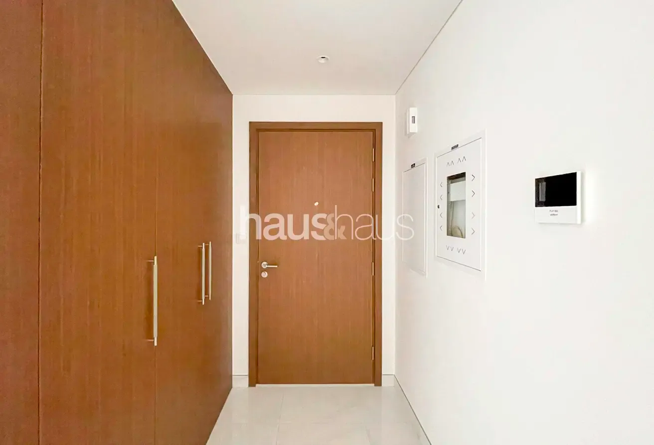 Brand new | Close to metro | Skyline view