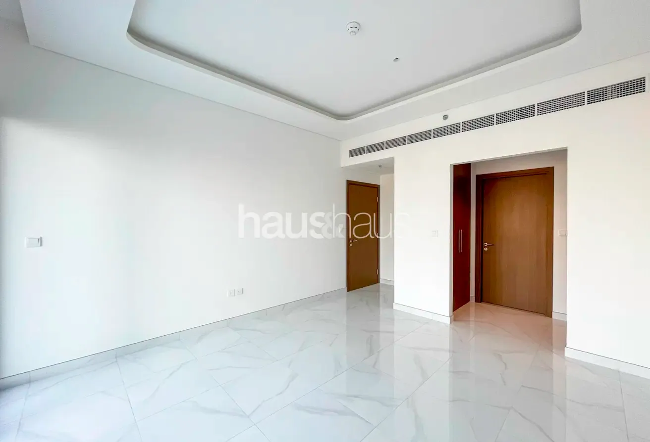 Brand new | Close to metro | Skyline view