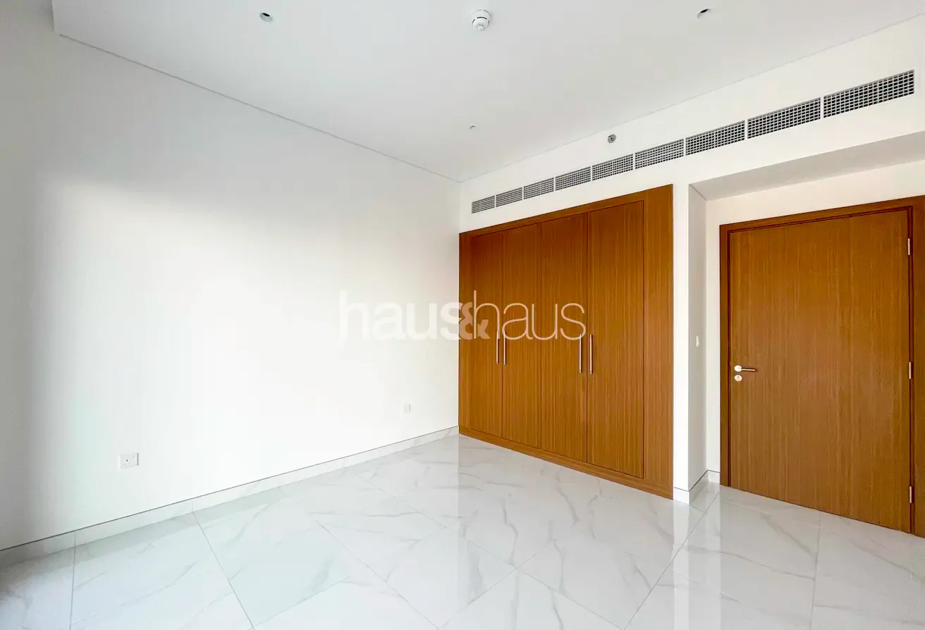 Brand new | Close to metro | Skyline view