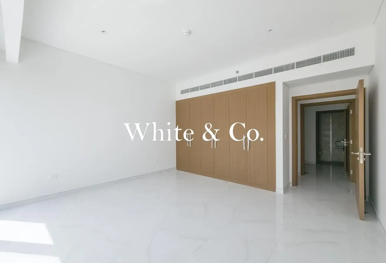 large layout | Villa View | available now