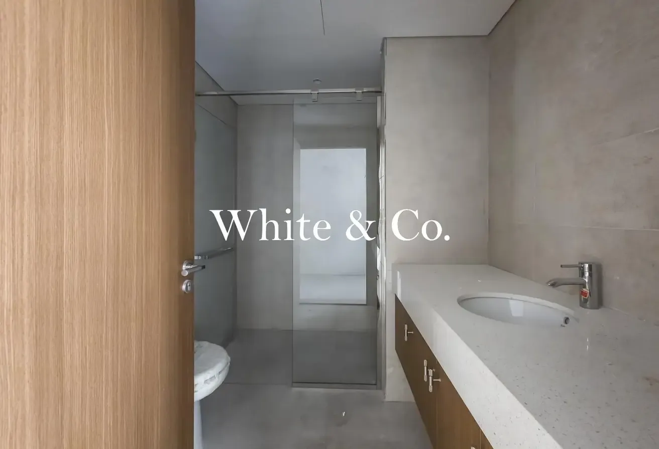 large layout | Villa View | available now