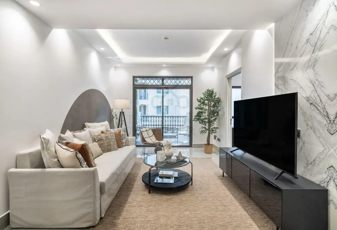 Opulent 1 BR in Reehan 8 with pool view! Sleeps 3!
