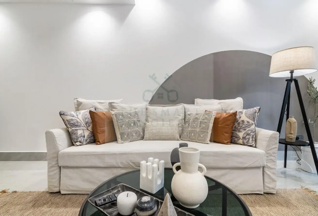 Opulent 1 BR in Reehan 8 with pool view! Sleeps 3!