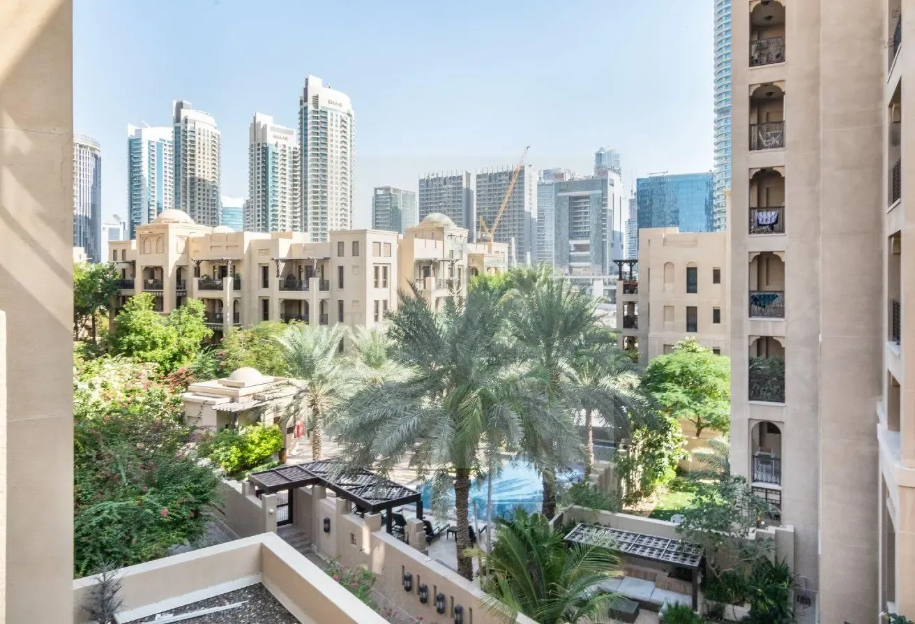 Opulent 1 BR in Reehan 8 with pool view! Sleeps 3!