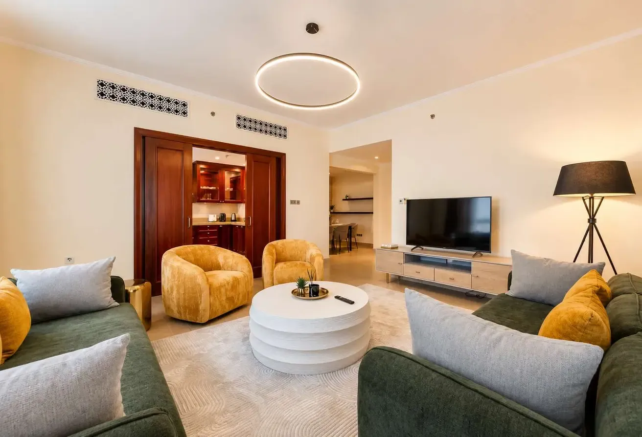 Dubai Apartment: 2 Bedrooms & Swimming Pool