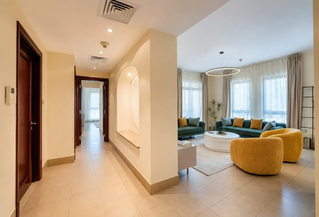 Dubai Apartment: 2 Bedrooms & Swimming Pool