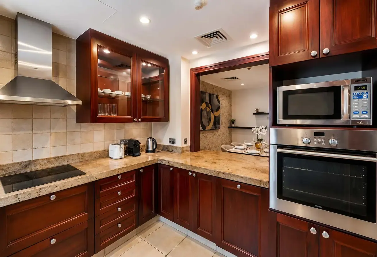Dubai Apartment: 2 Bedrooms & Swimming Pool
