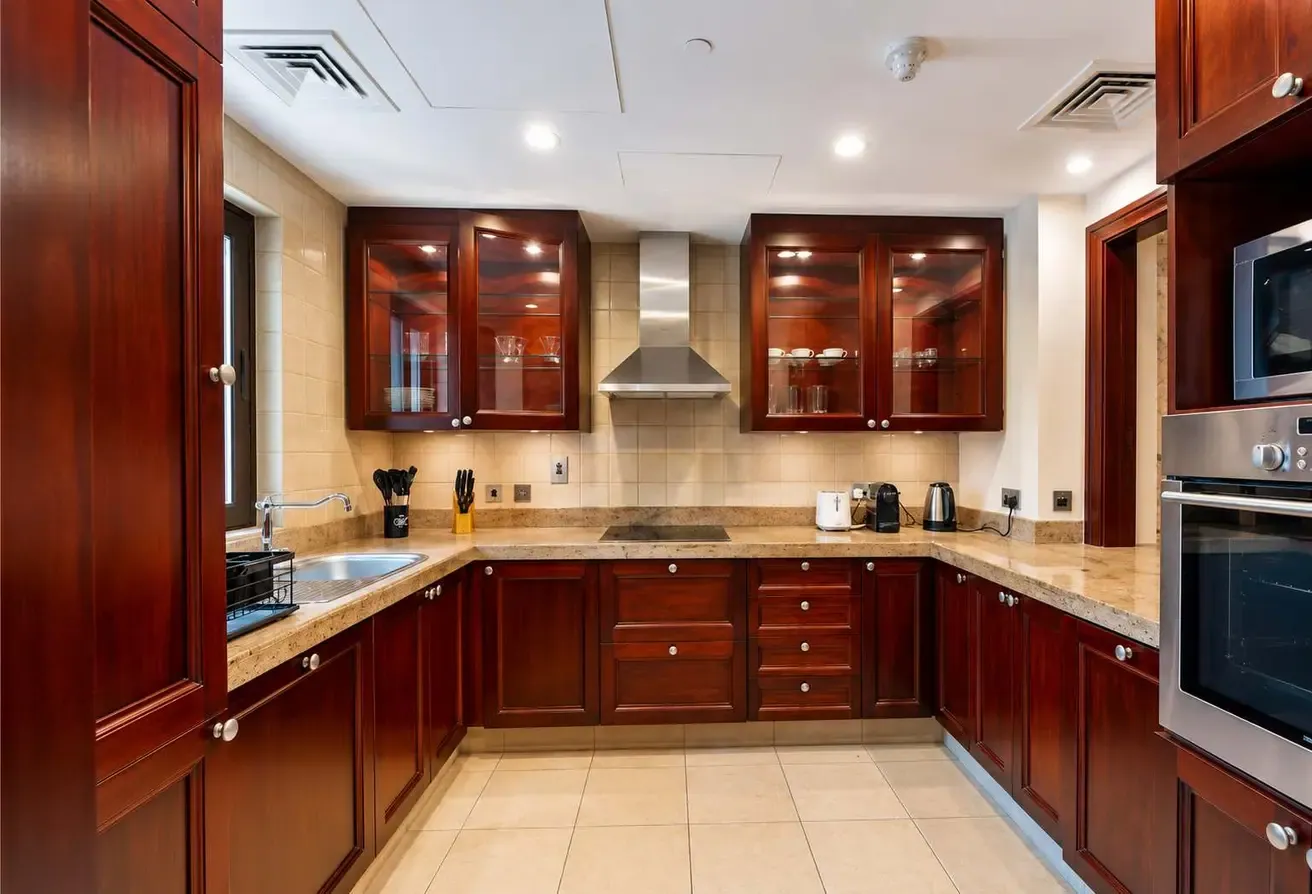 Dubai Apartment: 2 Bedrooms & Swimming Pool